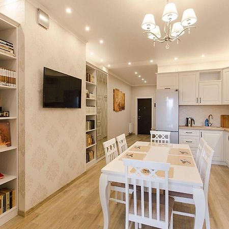 2-Roomed Apartment With Living Room オデッサ エクステリア 写真