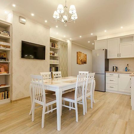 2-Roomed Apartment With Living Room オデッサ エクステリア 写真