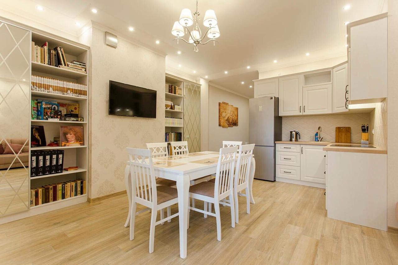 2-Roomed Apartment With Living Room オデッサ エクステリア 写真