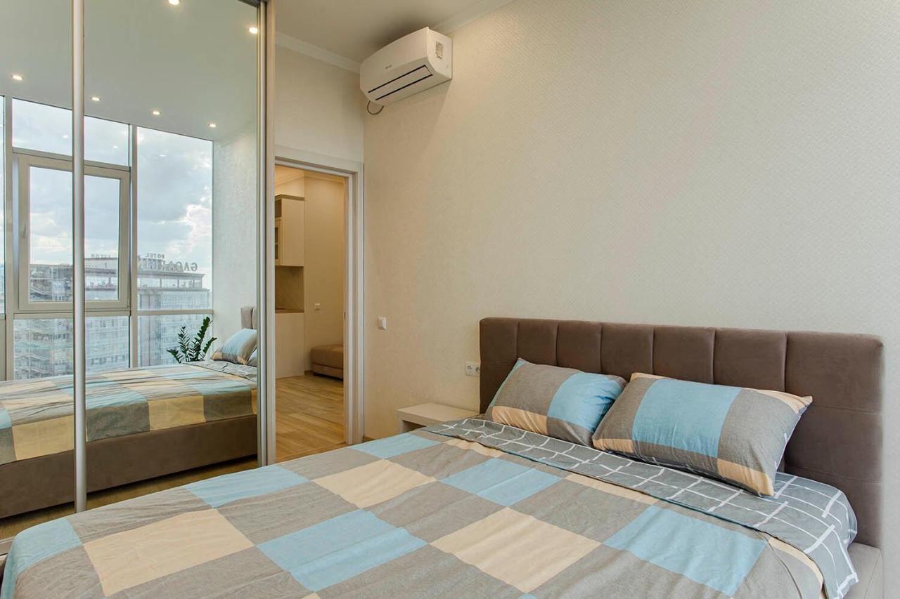 2-Roomed Apartment With Living Room オデッサ エクステリア 写真