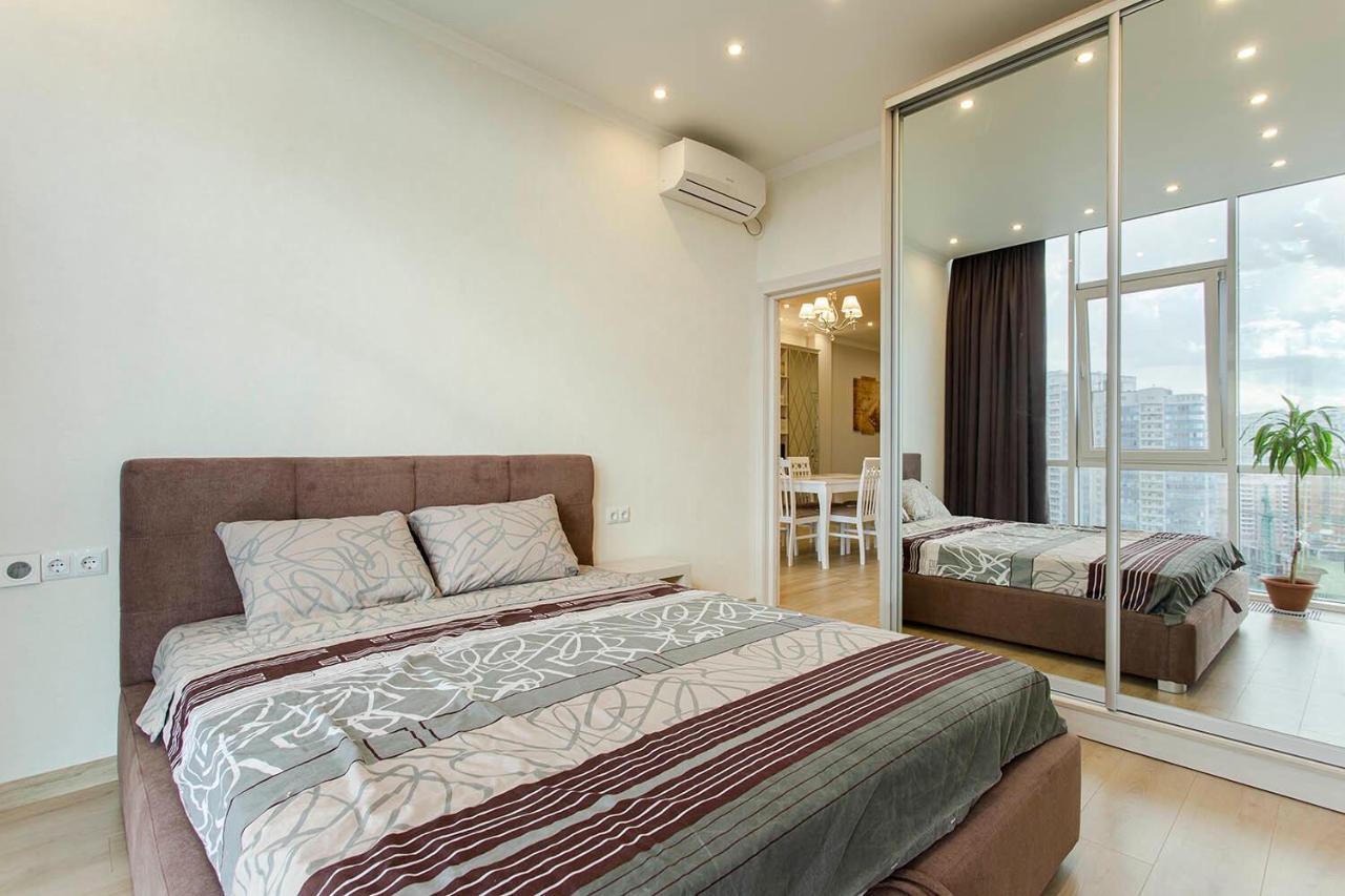 2-Roomed Apartment With Living Room オデッサ エクステリア 写真