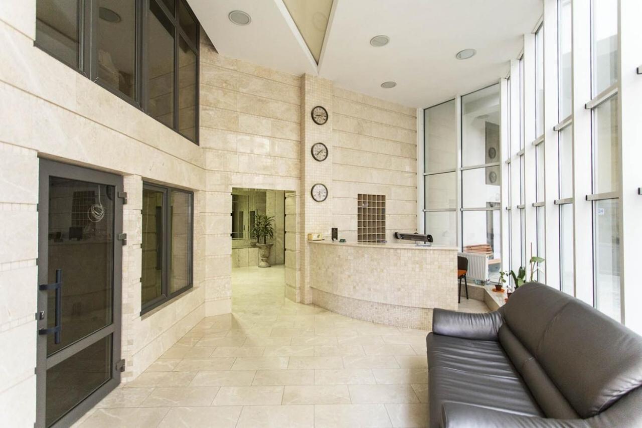 2-Roomed Apartment With Living Room オデッサ エクステリア 写真