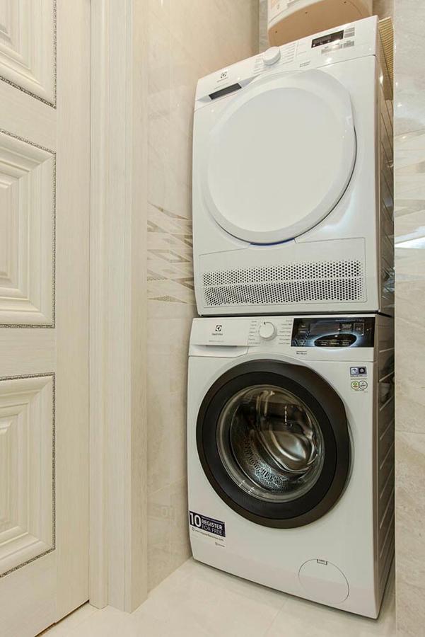 2-Roomed Apartment With Living Room オデッサ エクステリア 写真